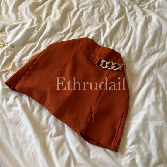 تنورة قصيرة شورت مسكرة