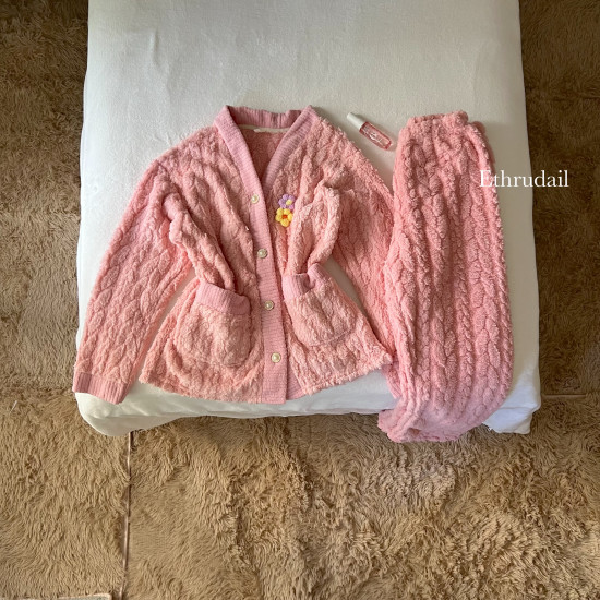 بجامة فرو زهري مجدل مع وردات كروشيه