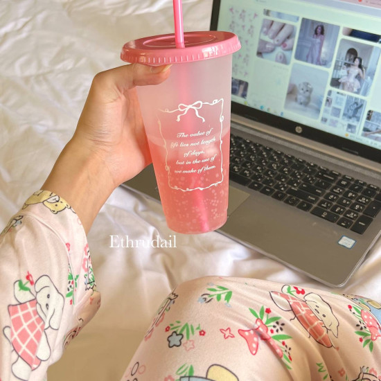 كوب فيونكة بلاستيكي مقوى مع غطاية ومصاصة