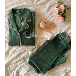 بجامة أزرار مخمل بلون أخضر راقي